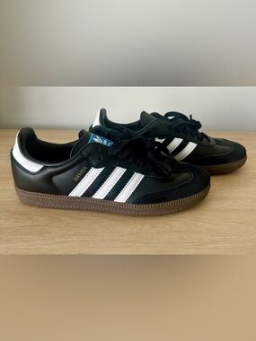 Adidas Samba OG Black/Cloud White Stripes w/Gum Bottom Size 6